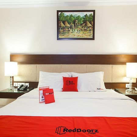 Hotel Reddoorz Premium @ Raya Nginden Wonotjolo Esterno foto