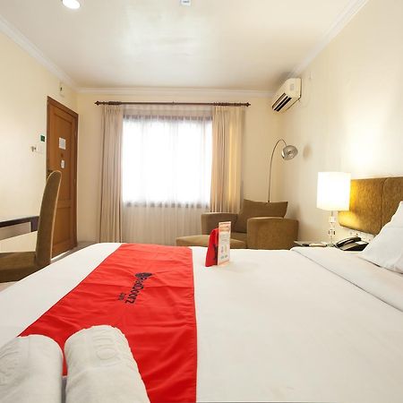 Hotel Reddoorz Premium @ Raya Nginden Wonotjolo Esterno foto