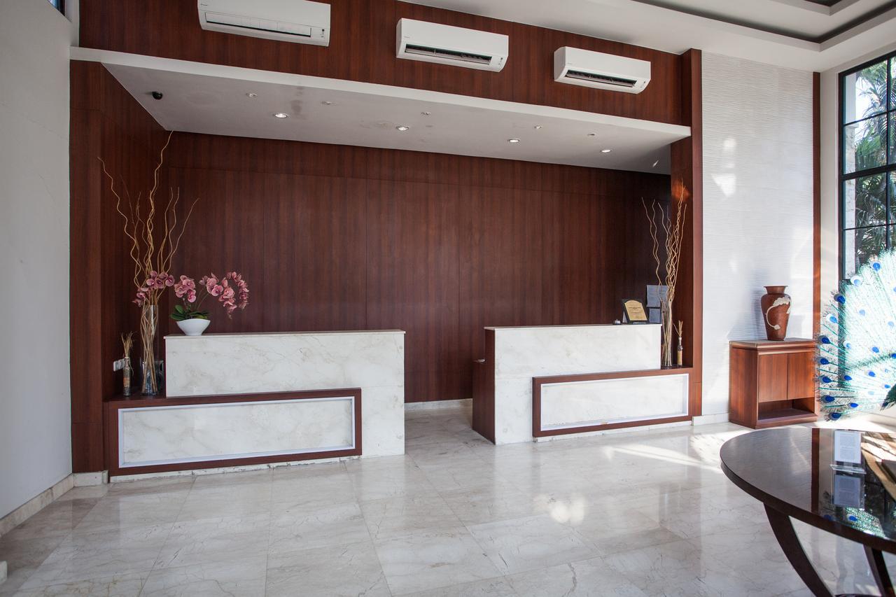 Hotel Reddoorz Premium @ Raya Nginden Wonotjolo Esterno foto
