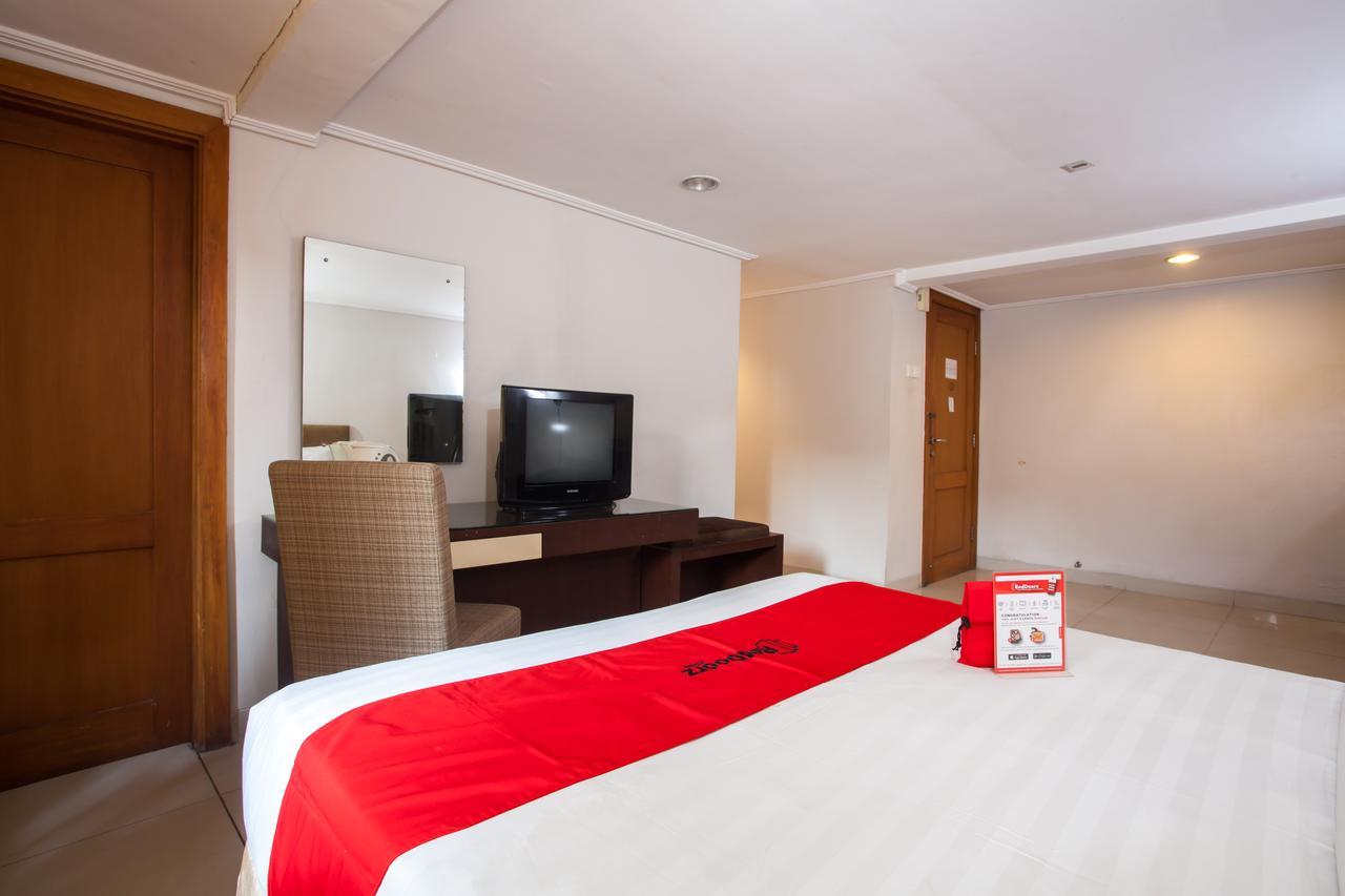 Hotel Reddoorz Premium @ Raya Nginden Wonotjolo Esterno foto
