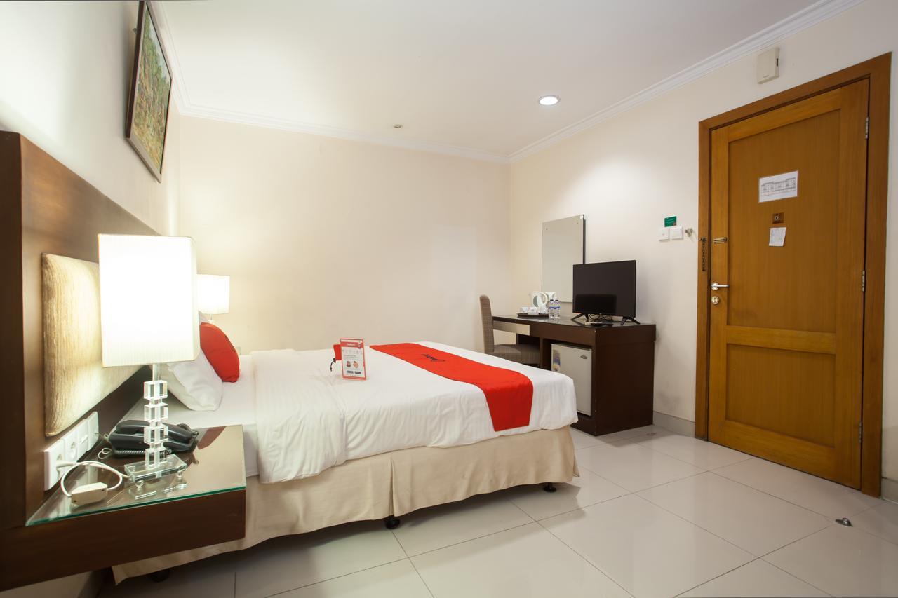 Hotel Reddoorz Premium @ Raya Nginden Wonotjolo Esterno foto