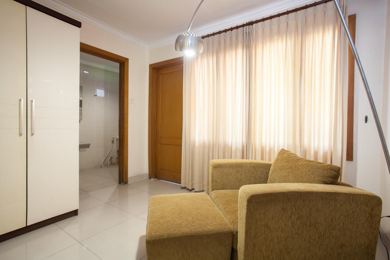 Hotel Reddoorz Premium @ Raya Nginden Wonotjolo Esterno foto