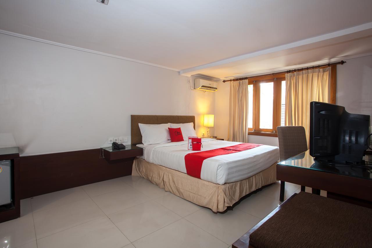 Hotel Reddoorz Premium @ Raya Nginden Wonotjolo Esterno foto