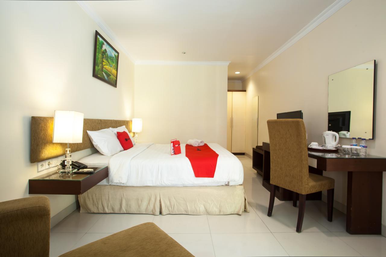 Hotel Reddoorz Premium @ Raya Nginden Wonotjolo Esterno foto