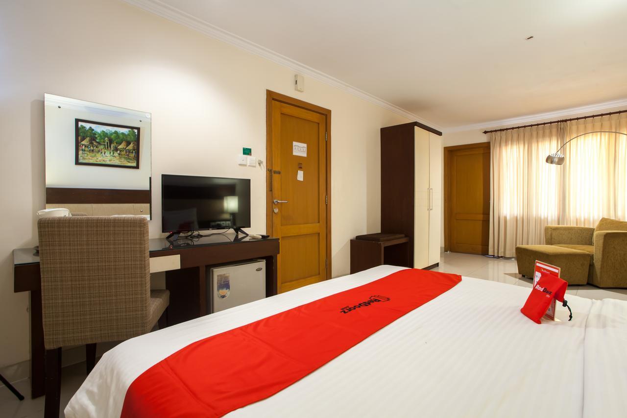 Hotel Reddoorz Premium @ Raya Nginden Wonotjolo Esterno foto