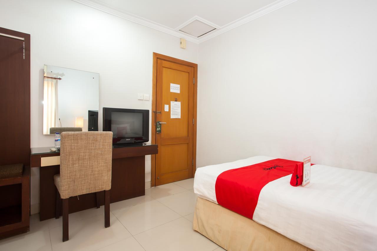 Hotel Reddoorz Premium @ Raya Nginden Wonotjolo Esterno foto