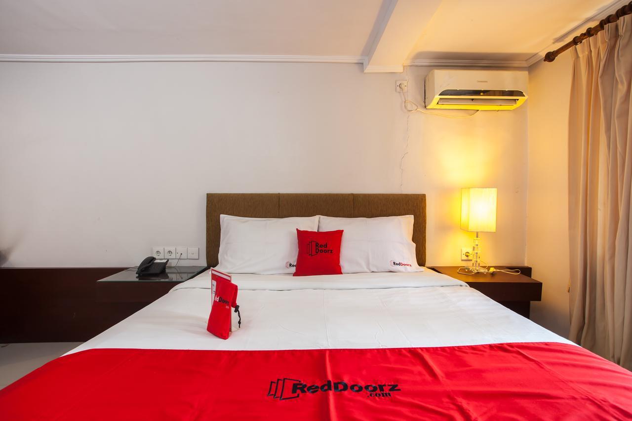 Hotel Reddoorz Premium @ Raya Nginden Wonotjolo Esterno foto