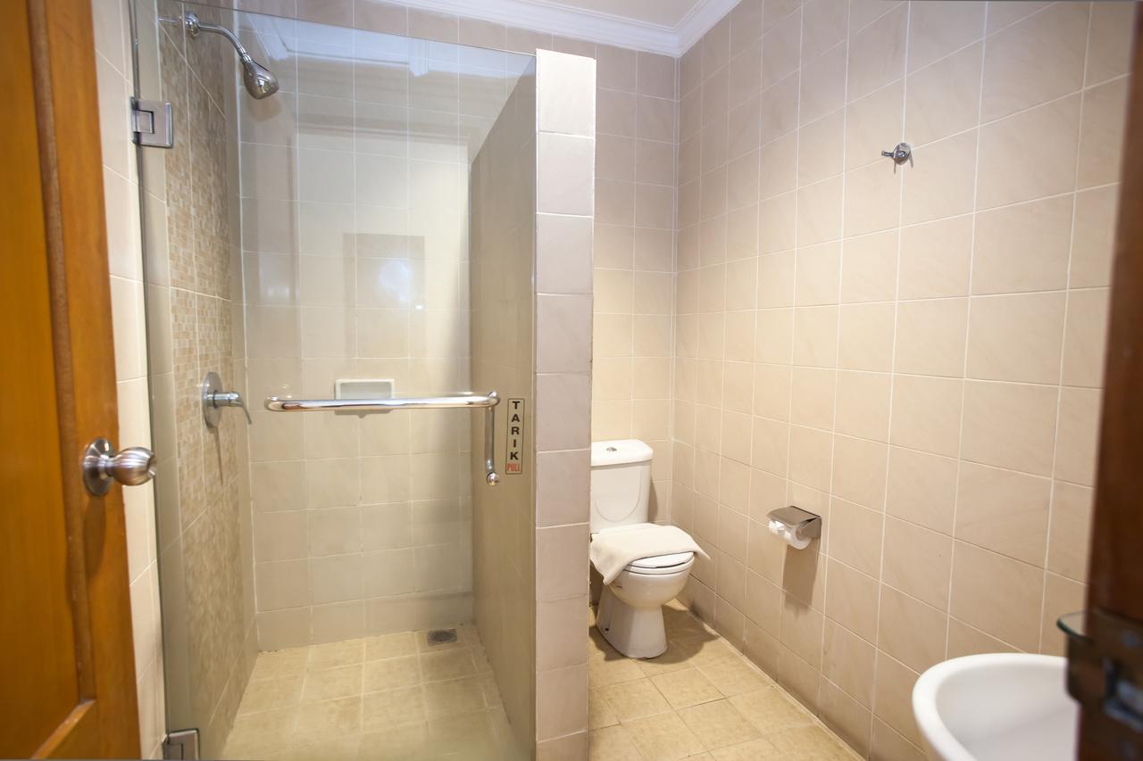 Hotel Reddoorz Premium @ Raya Nginden Wonotjolo Esterno foto